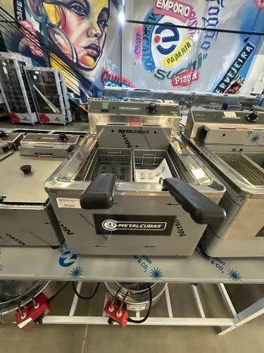 Fritadeira elétrica 2 cestos 15L 8000W zona fria bancada - metalcubas 