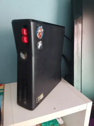 Xbox 360 desbloqueado mais 4 controles mais 30 jogos mais carregador de controle