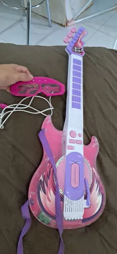 Guitarra infantil menina