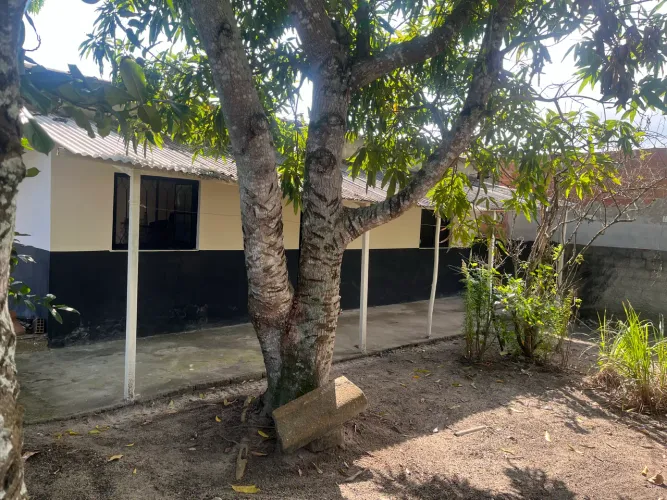 Vendo linda casa em Araruama bairro fazendinha