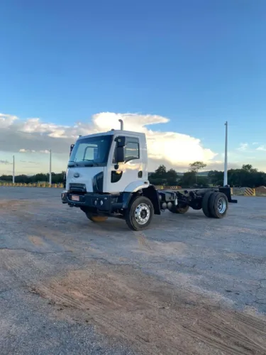 Caminhão Ford 1723, ano 16/17 237.006 km rodados.