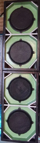 Vendo esses 4 auto falante de 12 polegadas de 250 RMS na caixa 1800 tudo funcionando