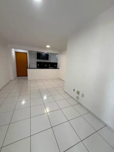 OPORTUNIDADE! Apt 2/4 com fixos na jatiúca com varanda.