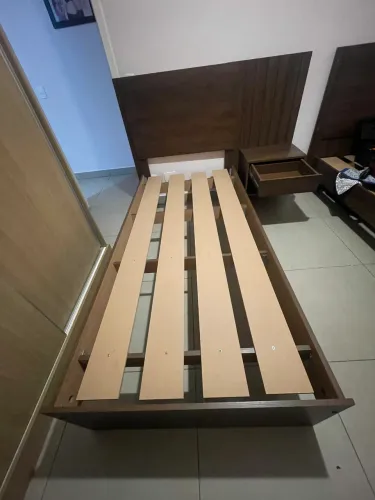 Cama Solteiro com Criado Mudo