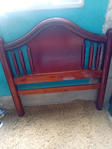 cama de solteiro de madeira