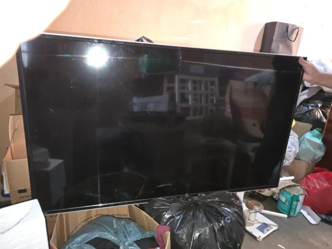 Televisão Toshiba 49 polegadas tela quebrada 