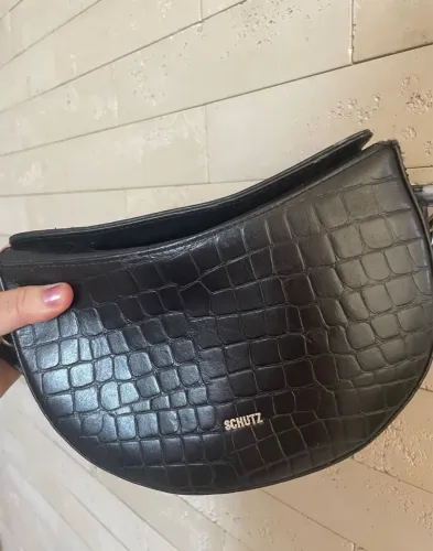 Bolsa preta de couro Schutz 