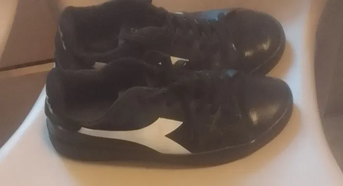 Vendo ou troca chuteira de futsal número 36 37 