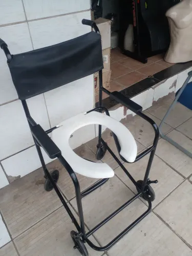 Cadeira de banho e ferro prar soro