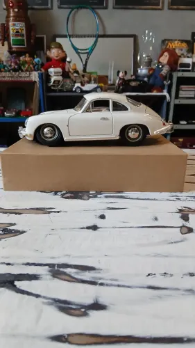 Porsche 356B Coupé 1961. Escala 1:18 (24cm). Da Burago