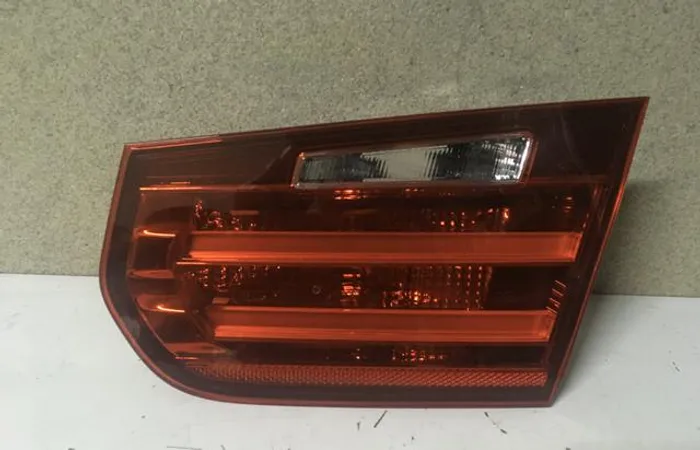 Lanterna BMW 320 /F30/F31 (tampa)