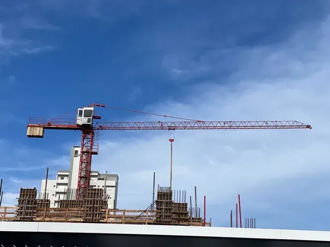 Gruas e mini gruas para construção civil