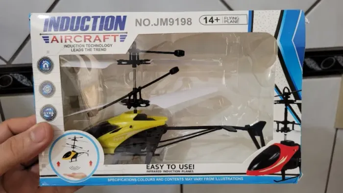Mini helicóptero por indução Voa sozinho,sem controle.
