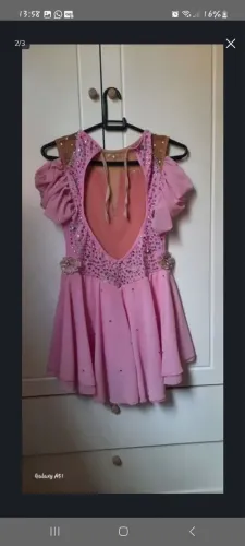Collant de patinação artística rosa com detalhes