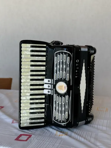 Acordeon titano 120 baixos reduzida 