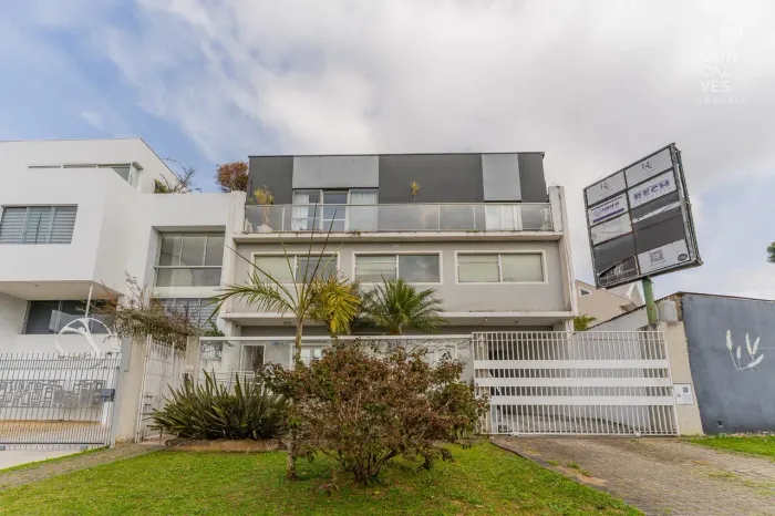 Prédio Comercial e Residencial, 12 Salas, 07 Vagas, Bom Retiro, Curitiba.