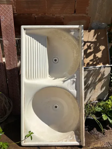 Tanque de dois bojos