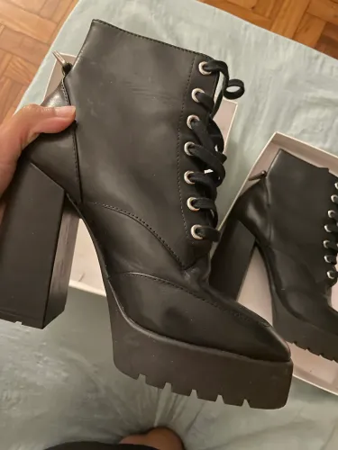 Bota Schütz NUNCA USADA