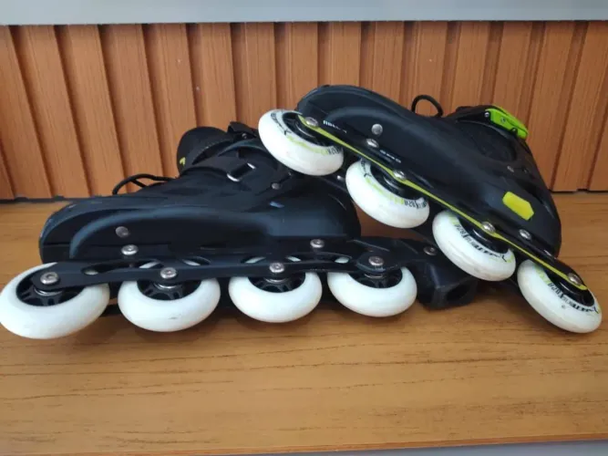 Patins Inline Profissional - Perfeito para suas manobras! Número 34/36 ajustável.