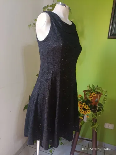 Vestido de fiesta Preto com Renda e Brilho - R&M Richerds.