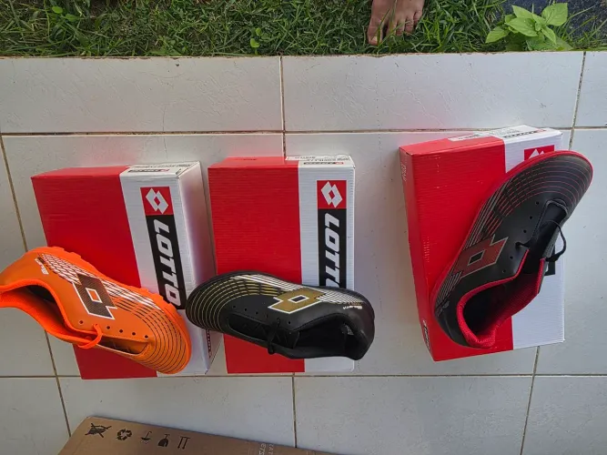 Chuteiras de Futebol Lotto Novas