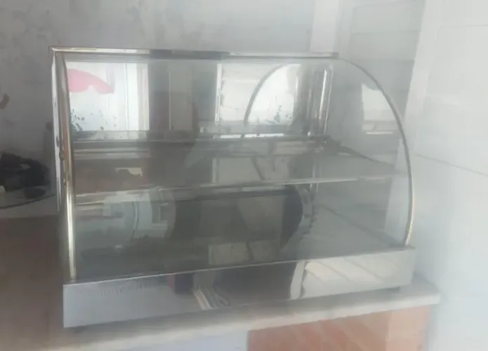 Vitrine expositora com duas prateleiras