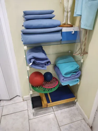 Estante de Vidro com Prateleiras - Organização e Estilo