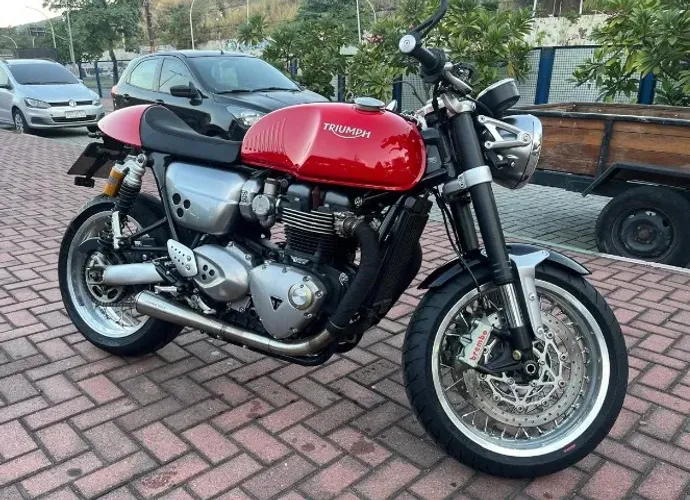 Triumph Thruxton R 1200 café racer de fábrica, excelente estado e 16mil km rodados