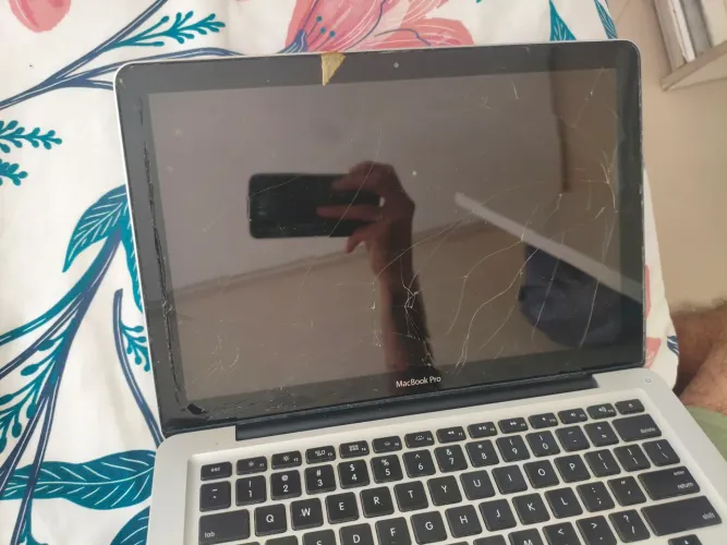 MacBook Pro 13 A1278 (2011/2012) - Para peças - Tela quebrada