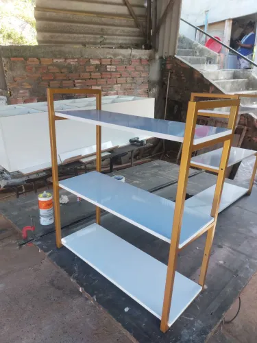 Estante Decorativa com Prateleiras