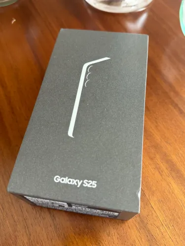Samsung Galaxy S25 - Lacrado / Novo na Caixa