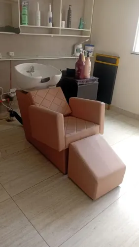 Vende se lavatório e 2 cadeiras salão usada mais em boas condições 