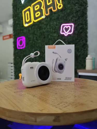 Carregador Portátil Power Bank Kaidi branco por indução e cabo.