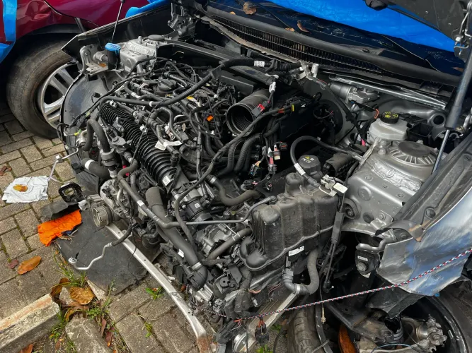 Motor BMW X1 M Turbo 2023 2024