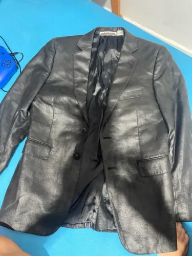 Blazer de couro preto baixei pra vender infantil tamanho 10 ao 12 