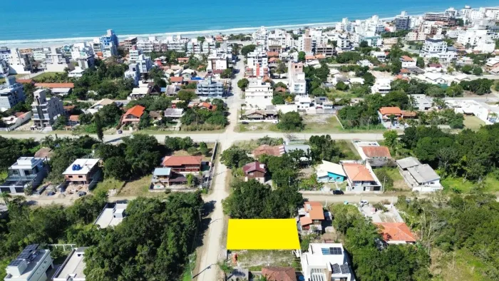 Terreno com 300,00m², a exatos 450,00 metros do mar, no bairro Mariscal em Bombinhas
