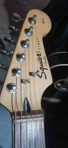 Guitarra Squier Affinity Indonésia