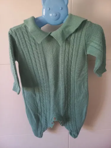 Macacão de Tricô Verde Bebê