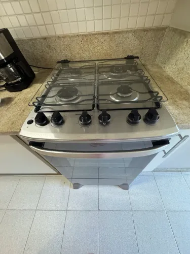 Fogão 4 bocas Electrolux Cinza Efficient Mesa Inox, 10 meses de uso, gás encanado 