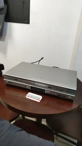 Player e Gravador de Vídeo DVD e VHS Samsung DVD-V4600M