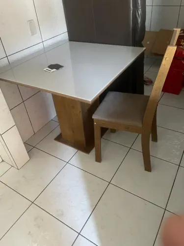 Mesa de Jantar com Cadeira