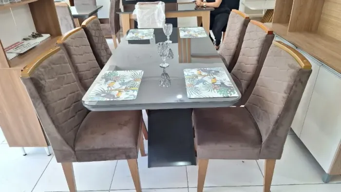 mesa de jantar linda com 6 lugares 