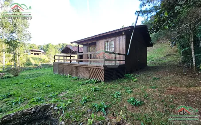 Sítio com casa de madeira autoclave, lago, pastagem em Rancho Queimado