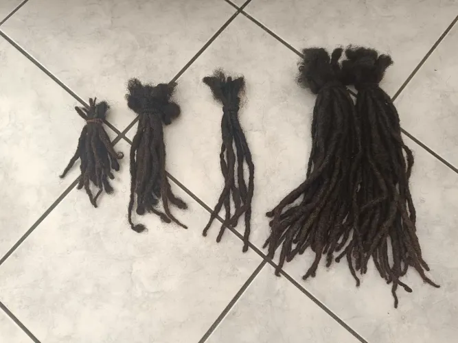 Dreadslocks de cabelo humano.