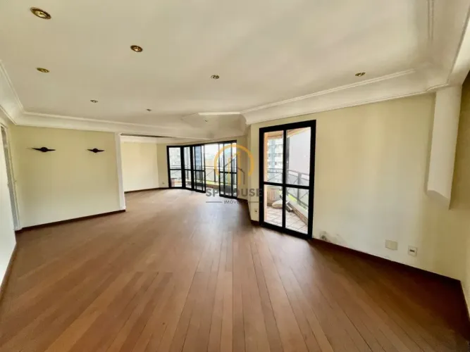 Cobertura à venda na Vila Andrade, Morumbi com 370m² útil, 4 suítes, 4 vagas.