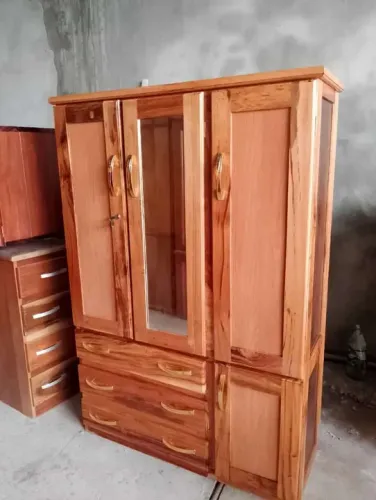 Guarda roupa novo de solteiro com espelho