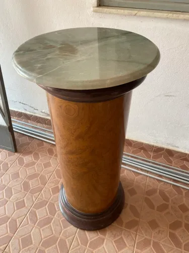 Pedra rara! Consolo para chaves e diversos. 