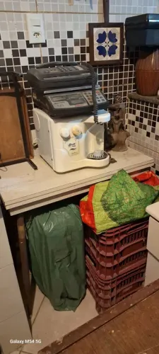 Mesa e Cadeiras antiga .3 cadeiras