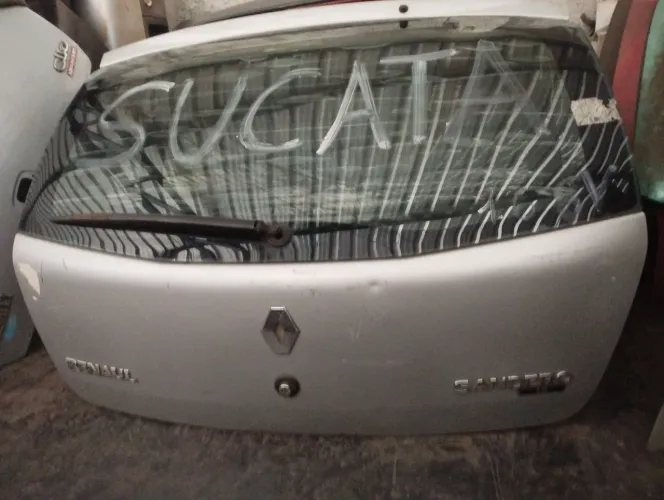 Tampa traseira do Renault Sandero 1.6 8v 