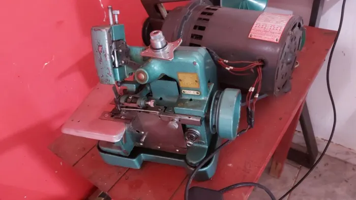 Máquina de Costura Overlock semi Industrial